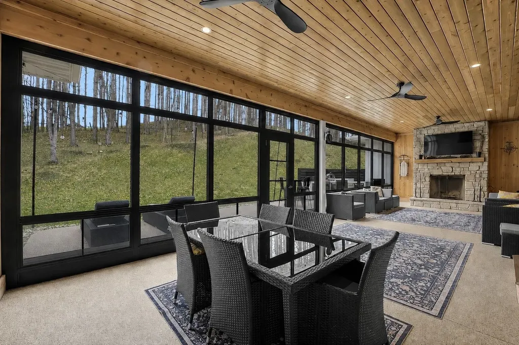3992 Hidden Hills Court Peninsula Township MI 49686