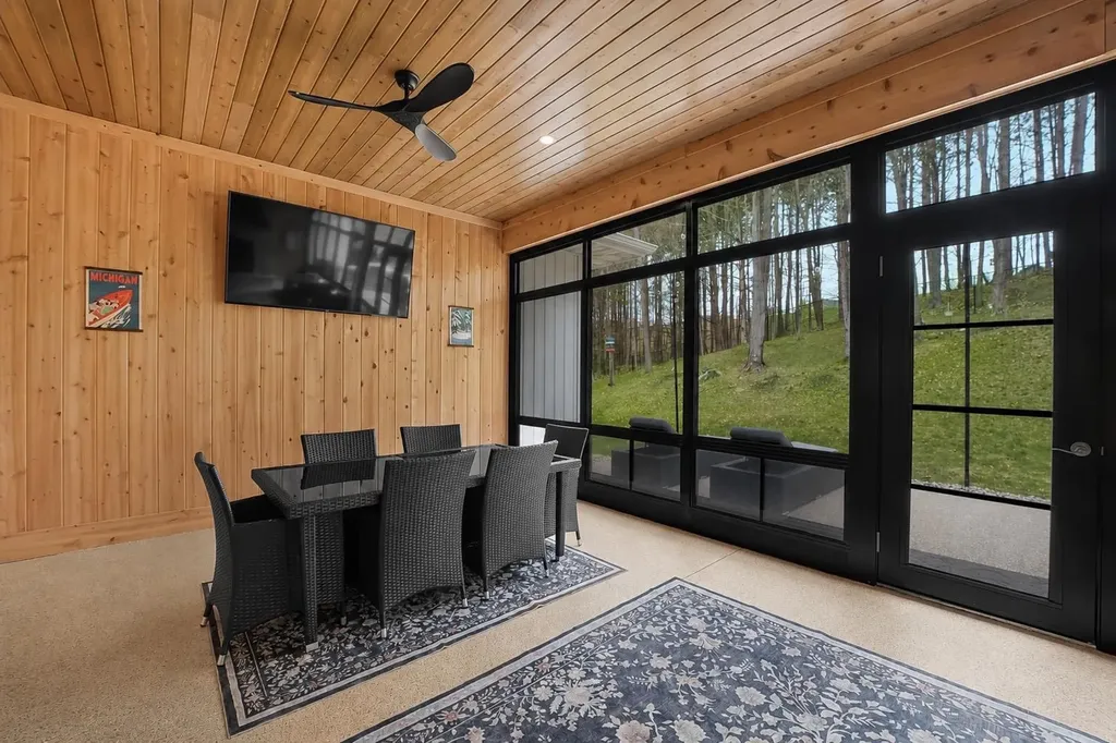 3992 Hidden Hills Court Peninsula Township MI 49686