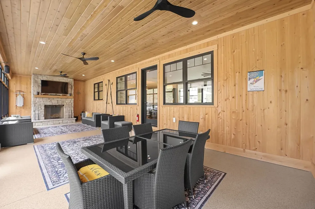 3992 Hidden Hills Court Peninsula Township MI 49686