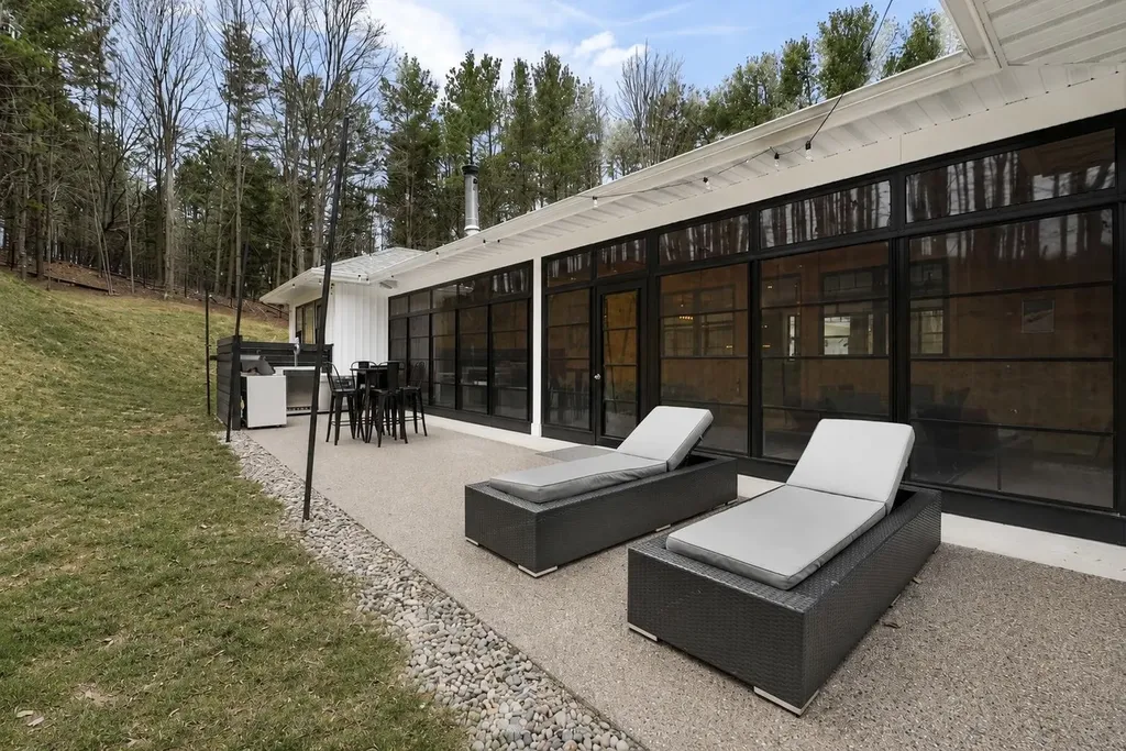 3992 Hidden Hills Court Peninsula Township MI 49686