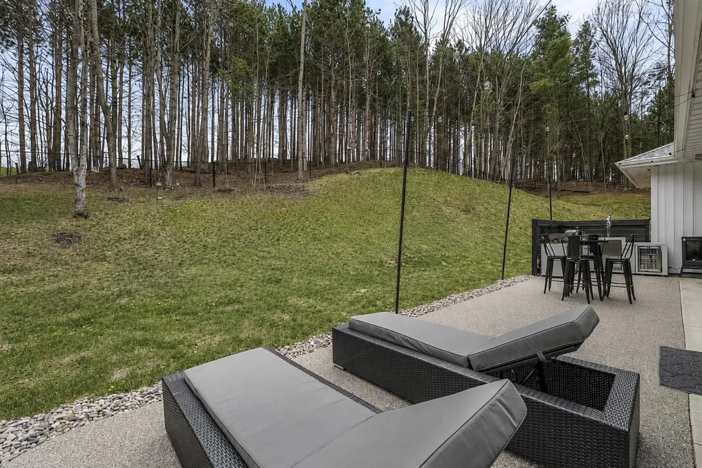 3992 Hidden Hills Court Peninsula Township MI 49686