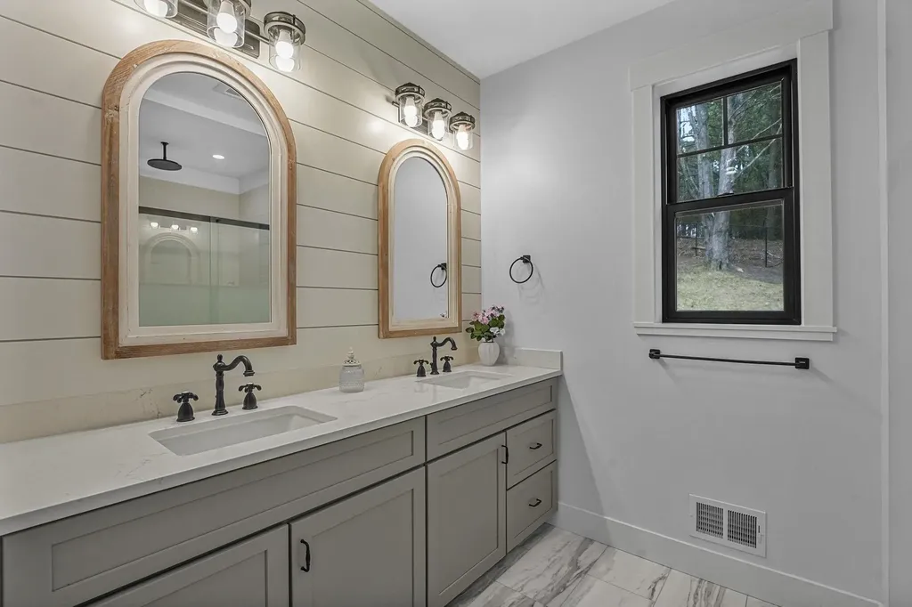3992 Hidden Hills Court Peninsula Township MI 49686