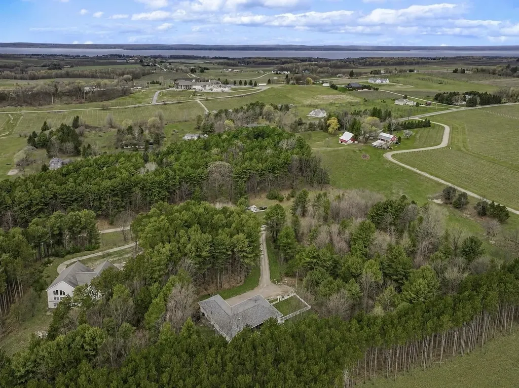 3992 Hidden Hills Court Peninsula Township MI 49686