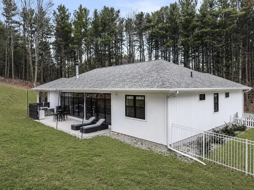 3992 Hidden Hills Court Peninsula Township MI 49686