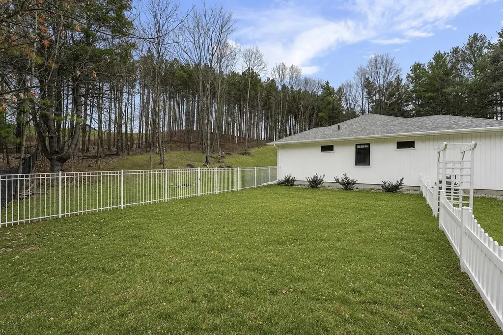 3992 Hidden Hills Court Peninsula Township MI 49686
