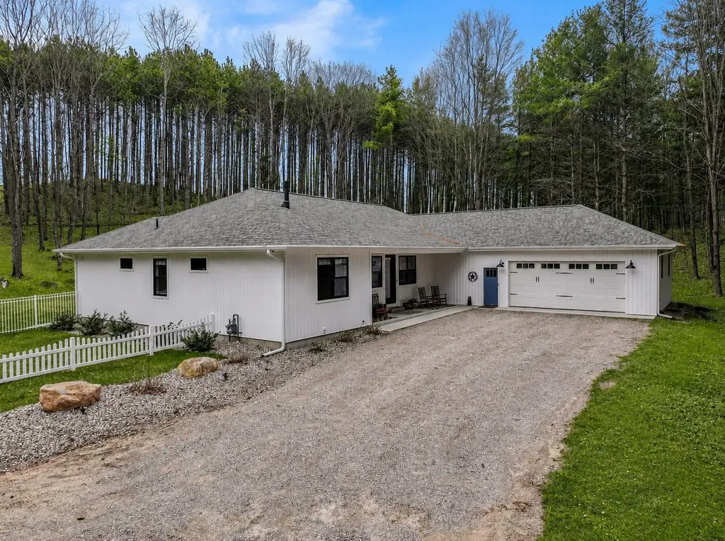 3992 Hidden Hills Court Peninsula Township MI 49686