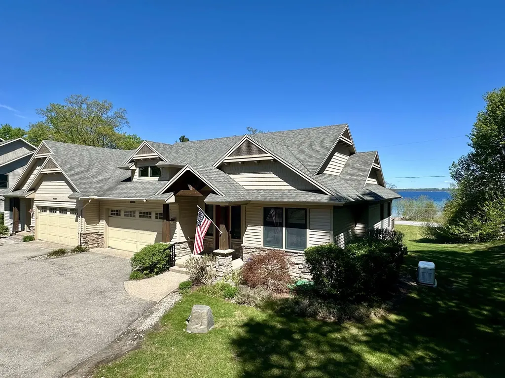10070 E Sapphire Circle Elmwood Charter Township MI 49696