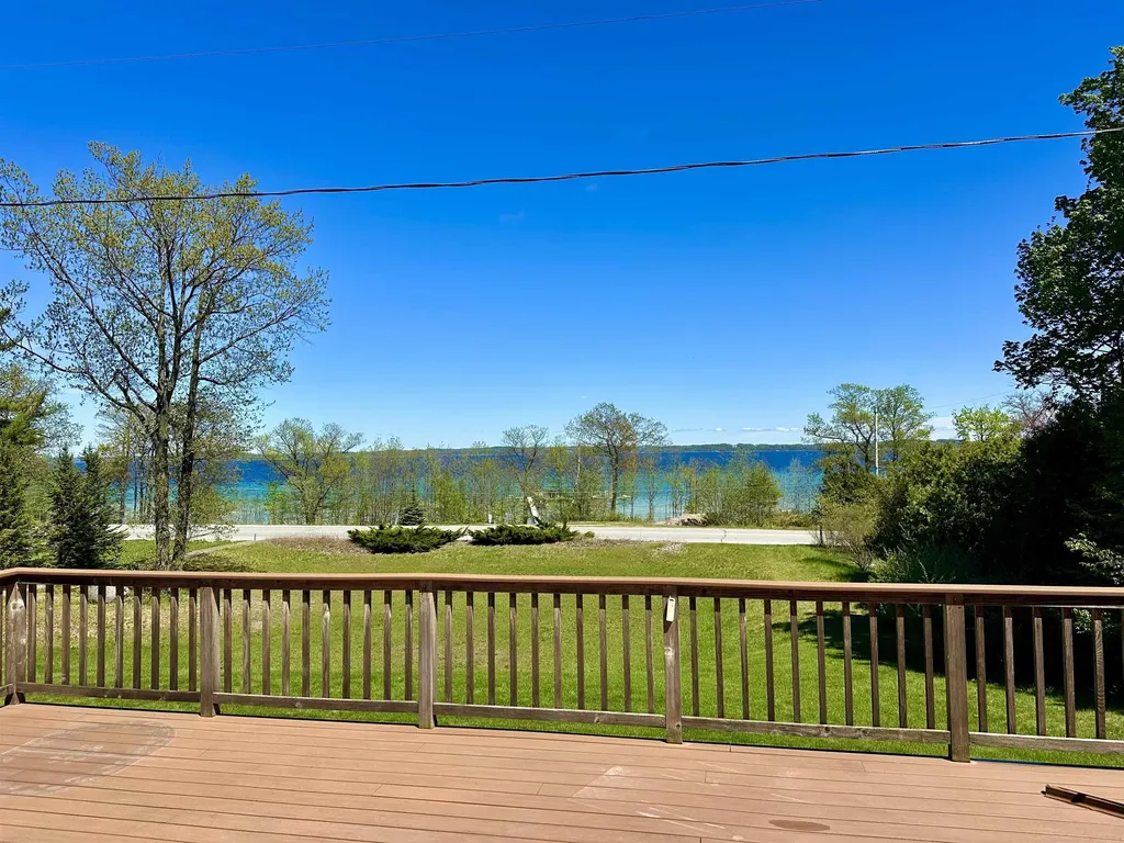10070 E Sapphire Circle Elmwood Charter Township MI 49696