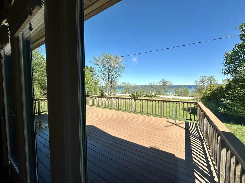 10070 E Sapphire Circle Elmwood Charter Township MI 49696