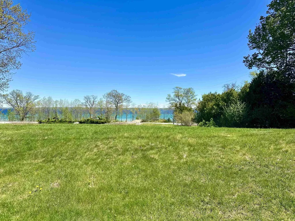 10070 E Sapphire Circle Elmwood Charter Township MI 49696
