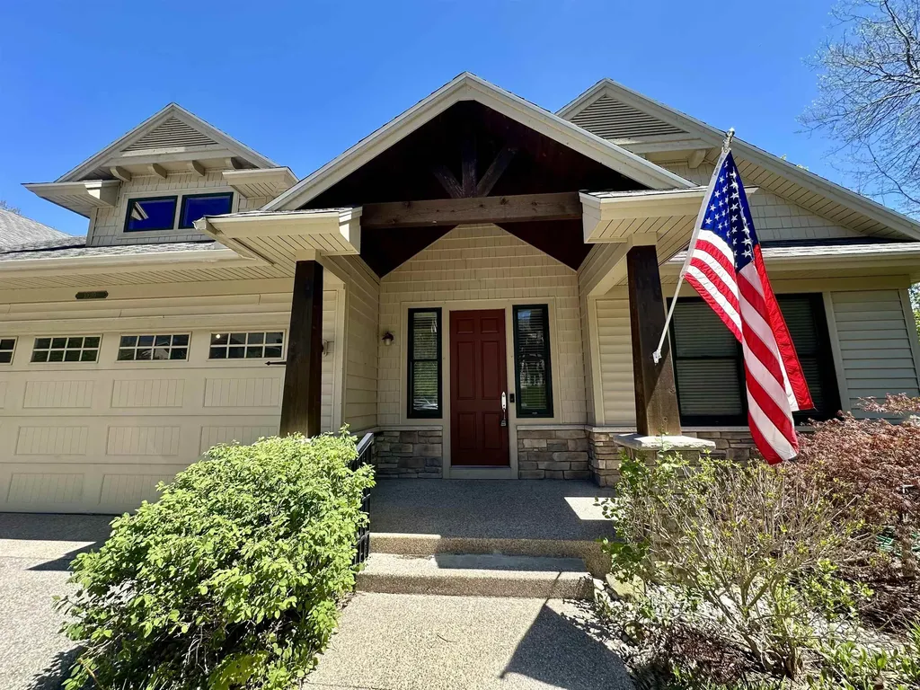 10070 E Sapphire Circle Elmwood Charter Township MI 49696