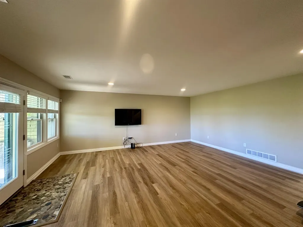 10070 E Sapphire Circle Elmwood Charter Township MI 49696