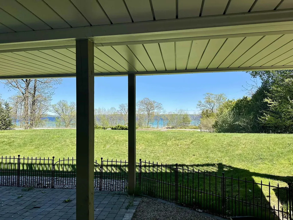 10070 E Sapphire Circle Elmwood Charter Township MI 49696