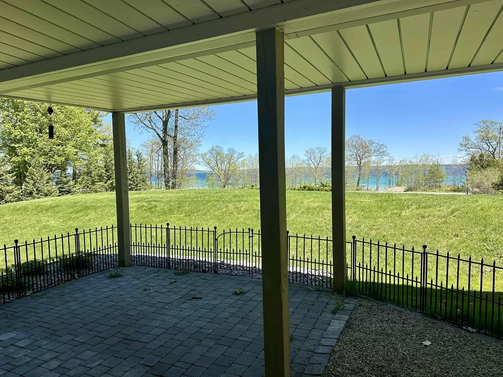 10070 E Sapphire Circle Elmwood Charter Township MI 49696