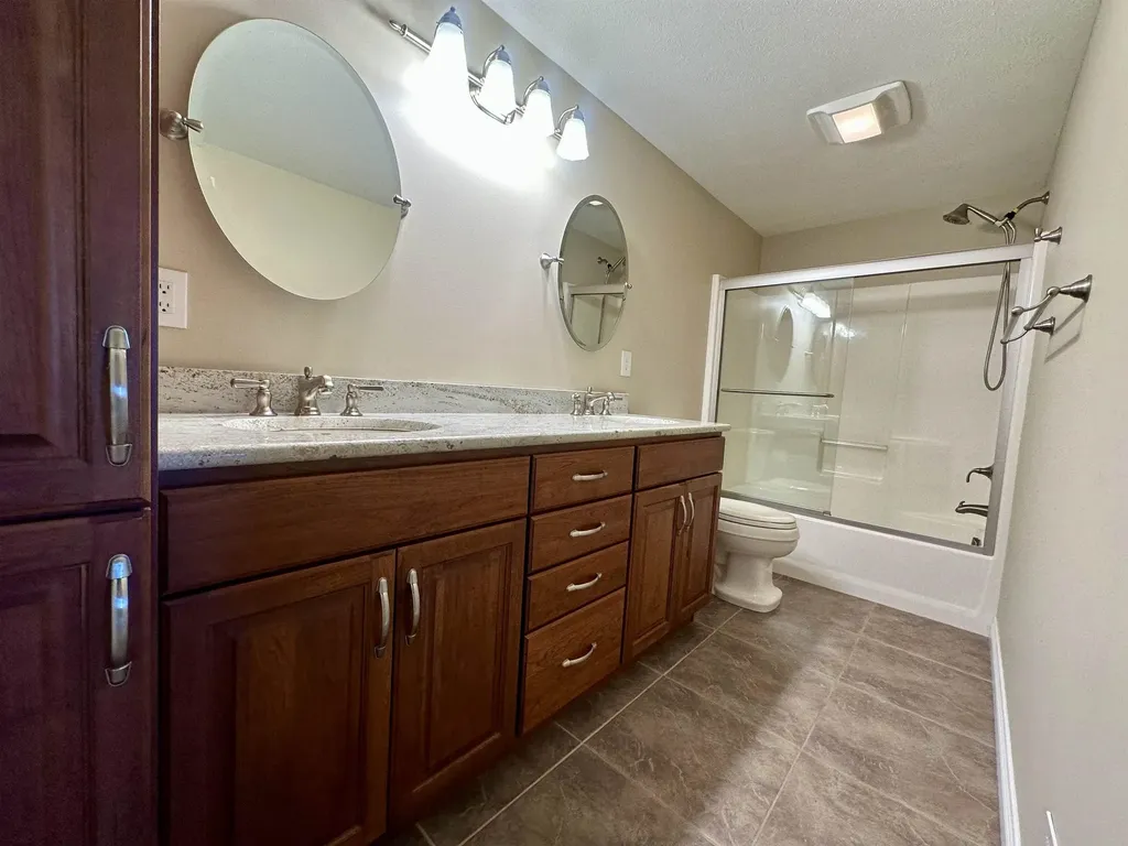 10070 E Sapphire Circle Elmwood Charter Township MI 49696