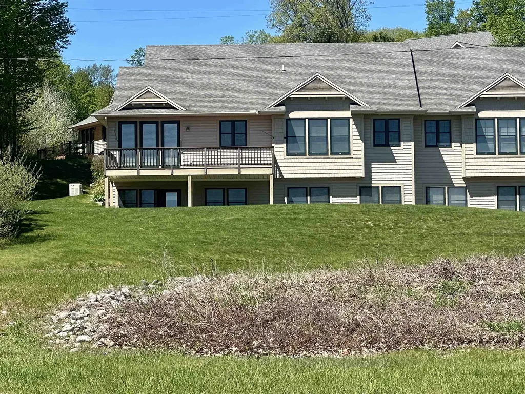 10070 E Sapphire Circle Elmwood Charter Township MI 49696