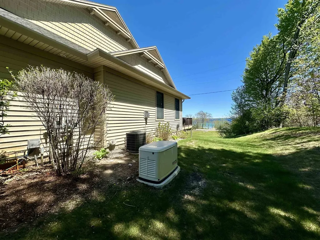 10070 E Sapphire Circle Elmwood Charter Township MI 49696