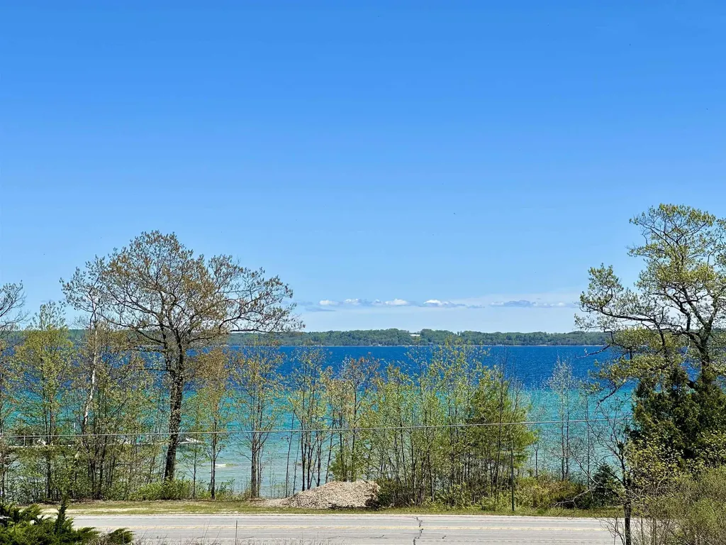 10070 E Sapphire Circle Elmwood Charter Township MI 49696