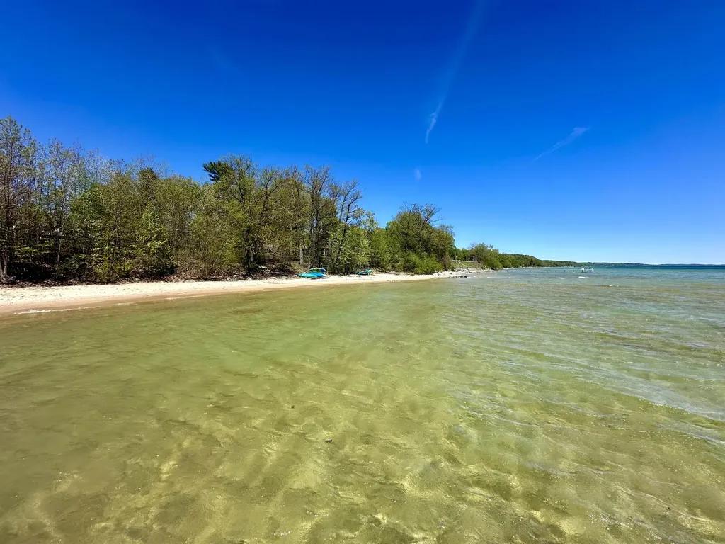 10070 E Sapphire Circle Elmwood Charter Township MI 49696