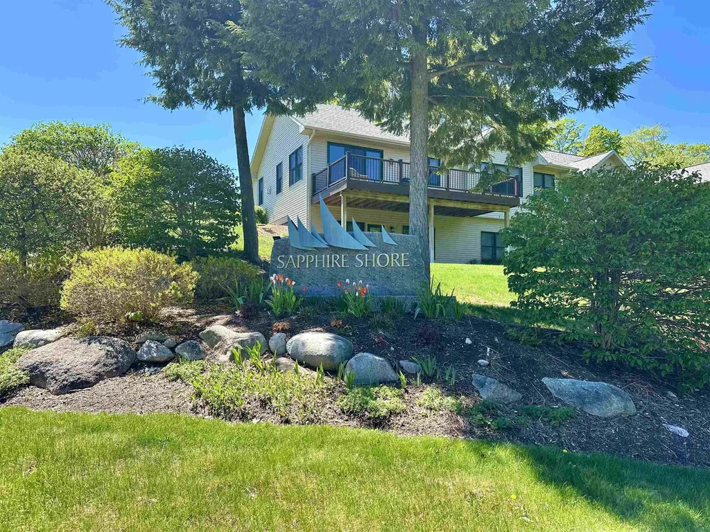 10070 E Sapphire Circle Elmwood Charter Township MI 49696