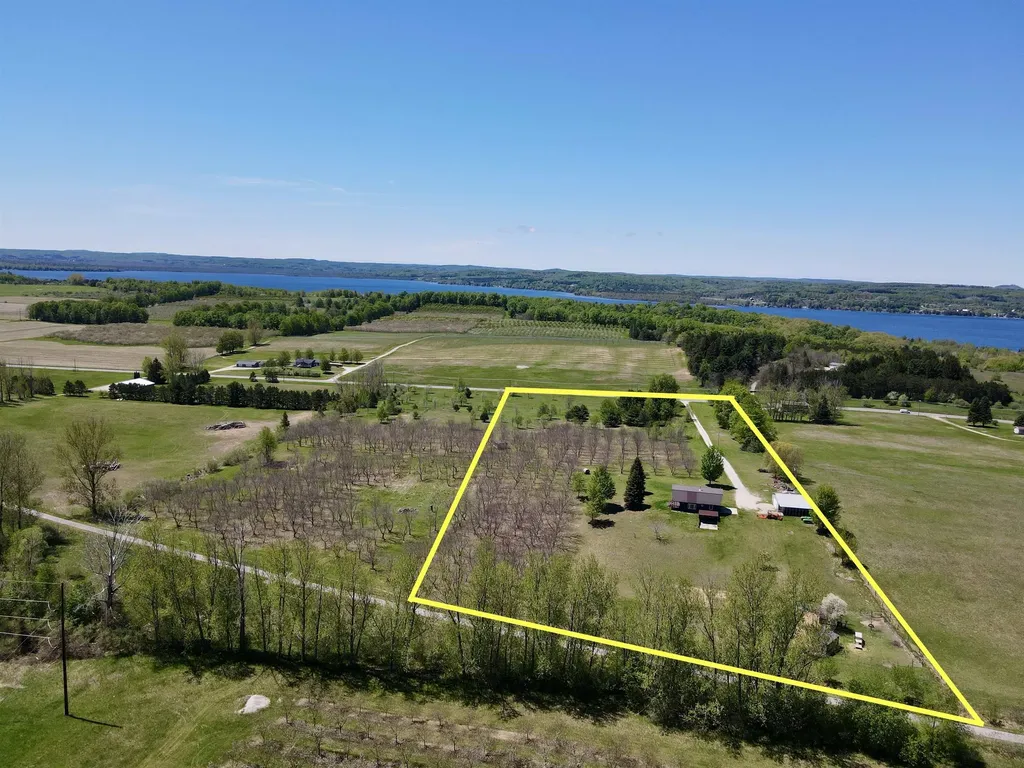 7825 S Lake Leelanau Drive Bingham Township MI 49684