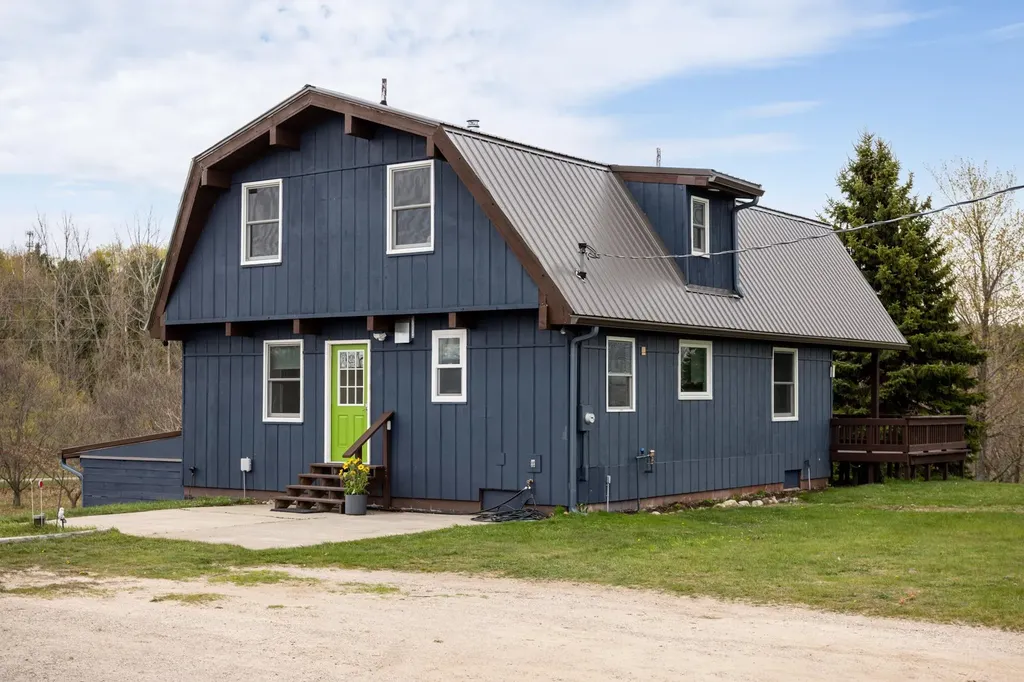 7825 S Lake Leelanau Drive Bingham Township MI 49684