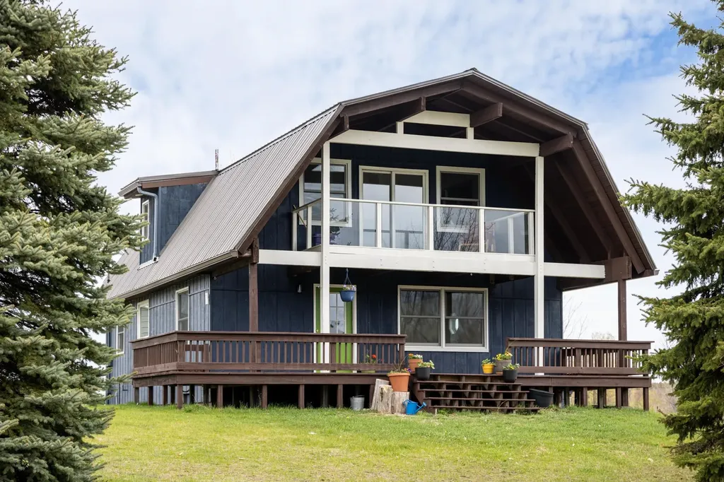7825 S Lake Leelanau Drive Bingham Township MI 49684