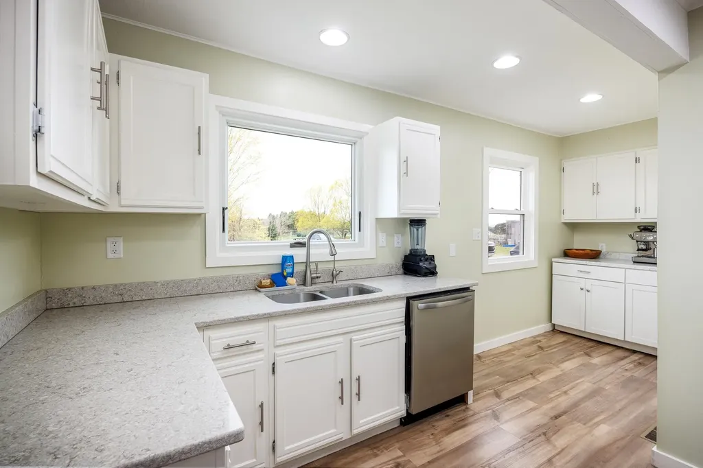 7825 S Lake Leelanau Drive Bingham Township MI 49684