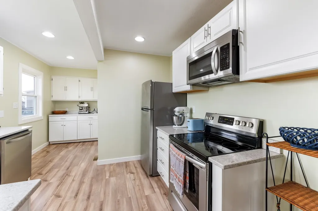 7825 S Lake Leelanau Drive Bingham Township MI 49684