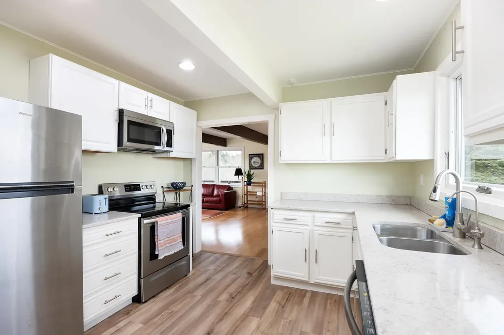 7825 S Lake Leelanau Drive Bingham Township MI 49684