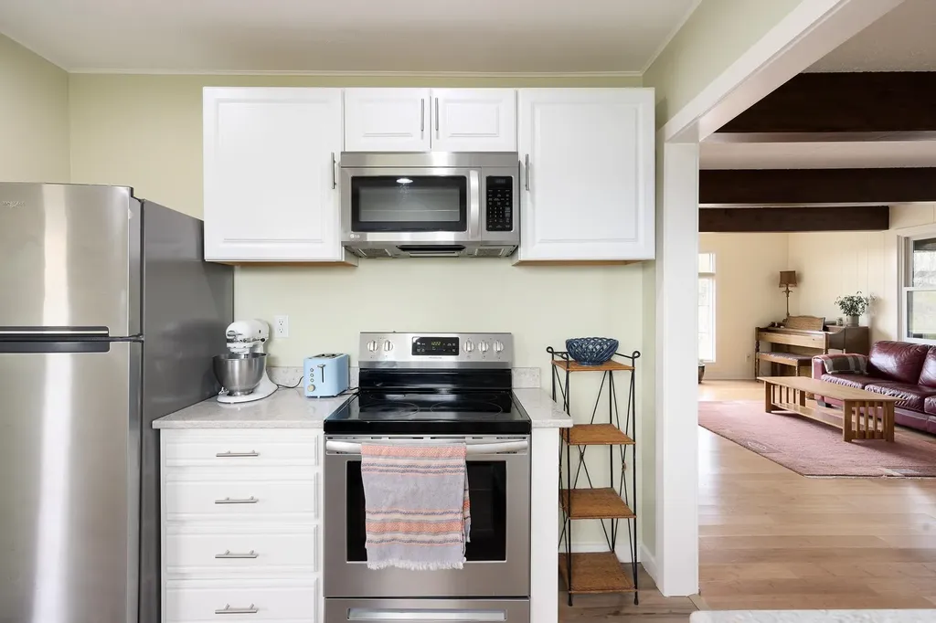 7825 S Lake Leelanau Drive Bingham Township MI 49684