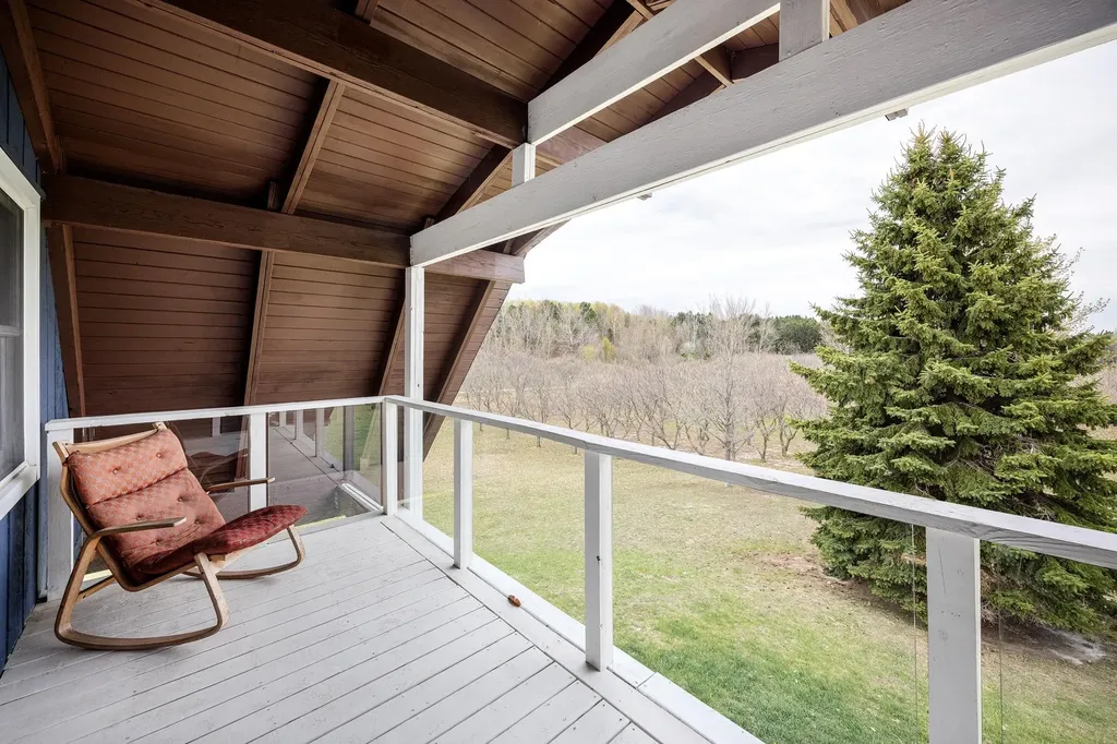 7825 S Lake Leelanau Drive Bingham Township MI 49684