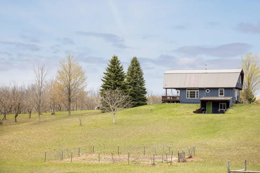 7825 S Lake Leelanau Drive Bingham Township MI 49684