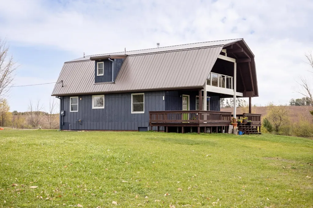 7825 S Lake Leelanau Drive Bingham Township MI 49684