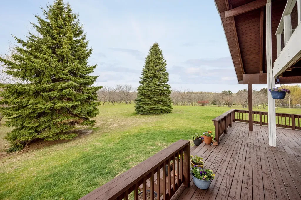 7825 S Lake Leelanau Drive Bingham Township MI 49684