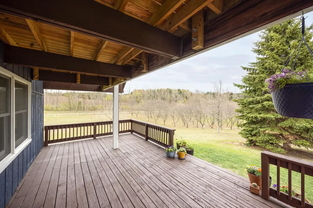 7825 S Lake Leelanau Drive Bingham Township MI 49684