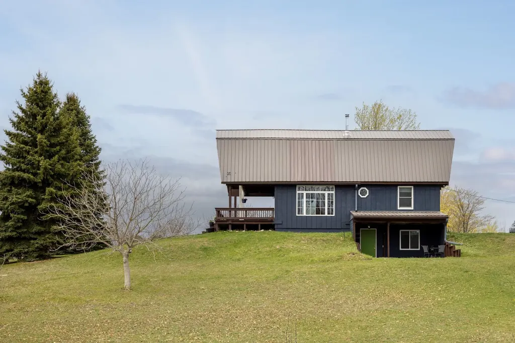 7825 S Lake Leelanau Drive Bingham Township MI 49684