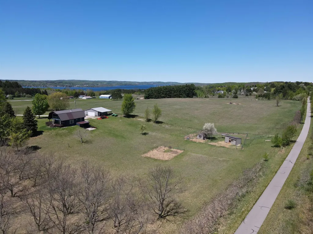7825 S Lake Leelanau Drive Bingham Township MI 49684
