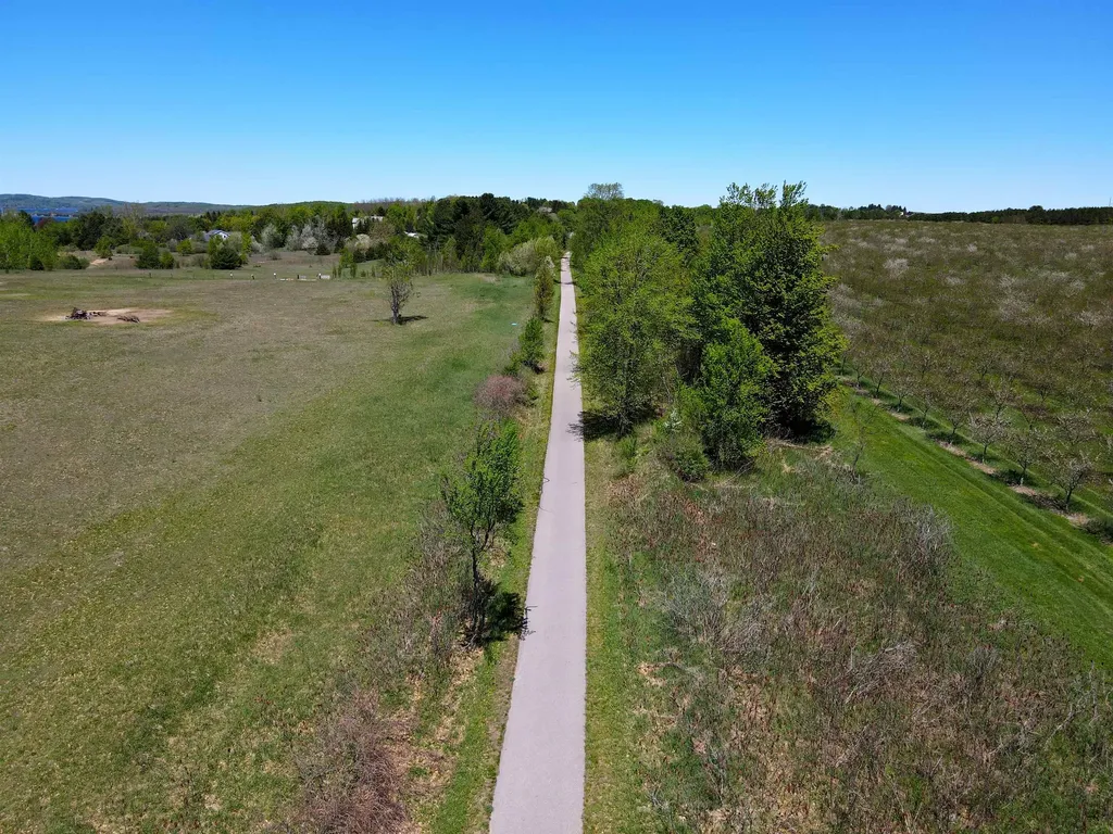 7825 S Lake Leelanau Drive Bingham Township MI 49684