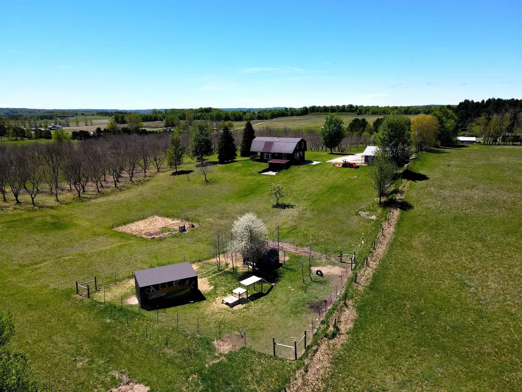 7825 S Lake Leelanau Drive Bingham Township MI 49684