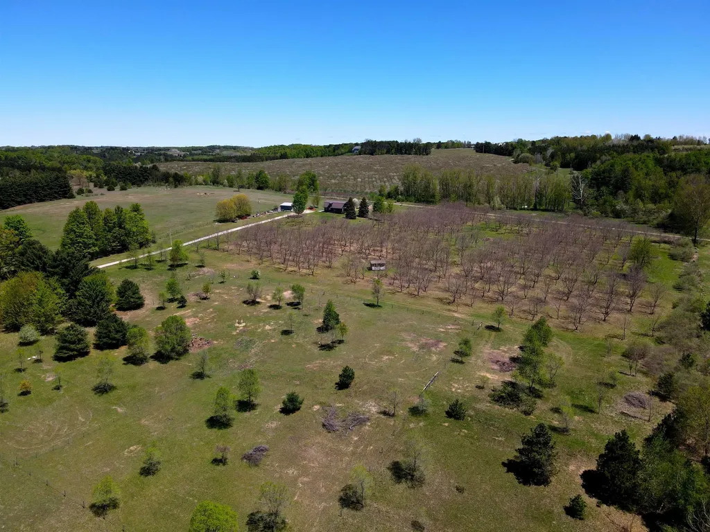 7825 S Lake Leelanau Drive Bingham Township MI 49684