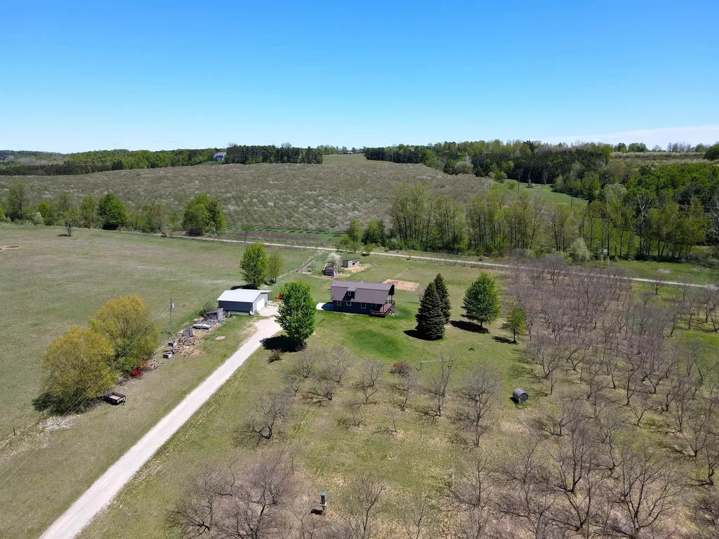 7825 S Lake Leelanau Drive Bingham Township MI 49684