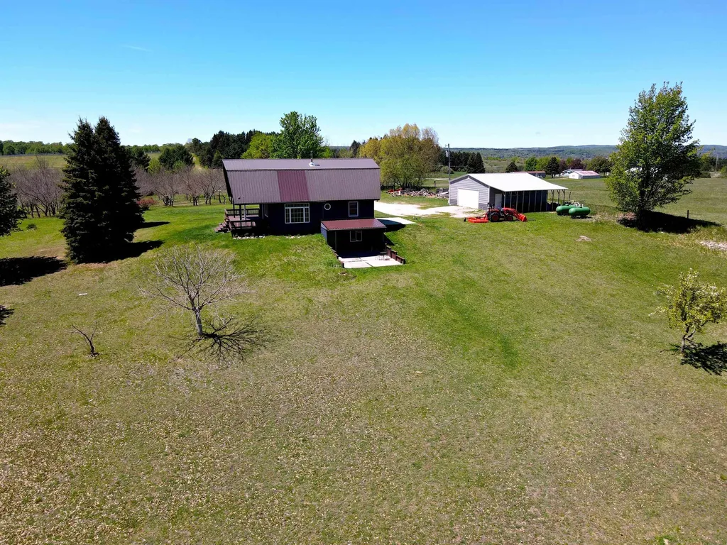 7825 S Lake Leelanau Drive Bingham Township MI 49684