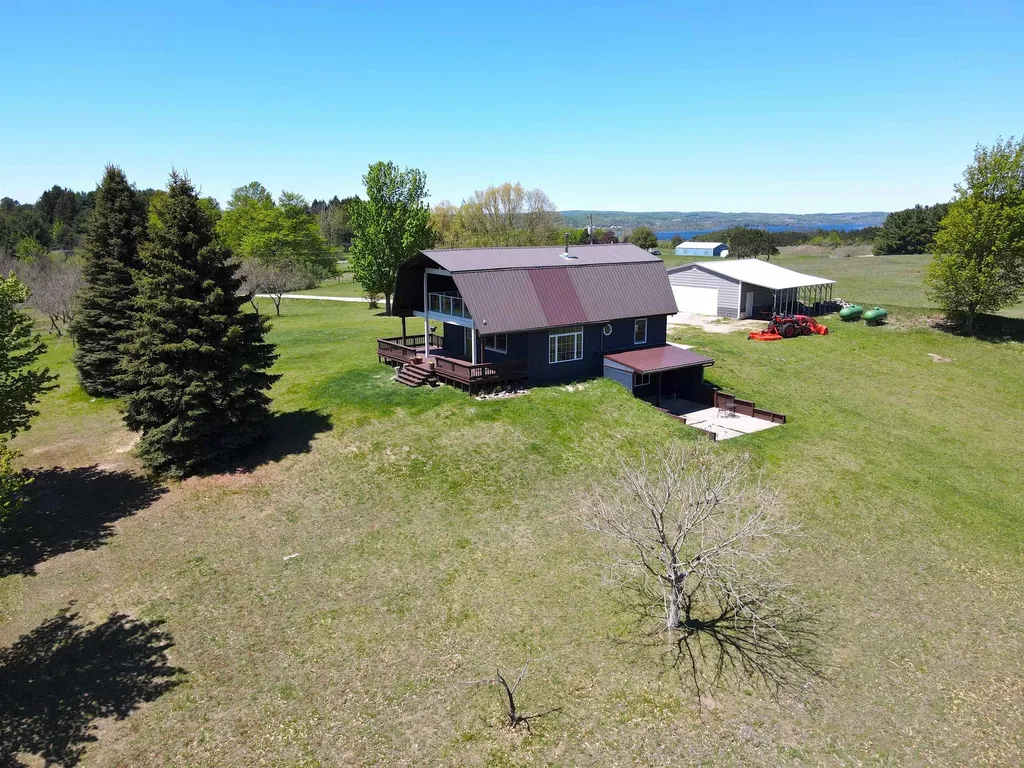 7825 S Lake Leelanau Drive Bingham Township MI 49684