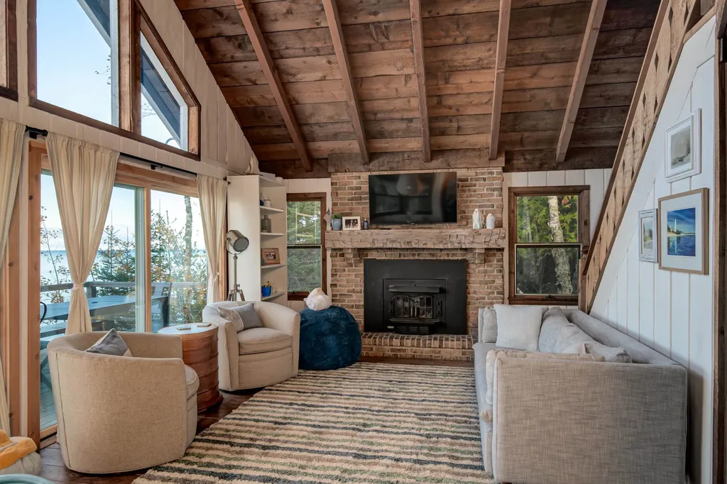 14827 N Cathead Bay Drive Leelanau Township MI 49670