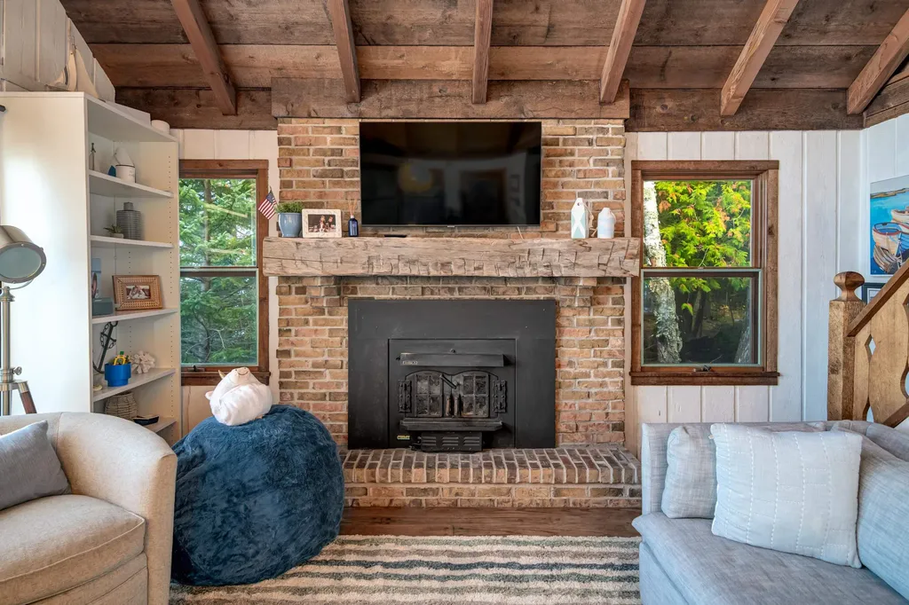 14827 N Cathead Bay Drive Leelanau Township MI 49670