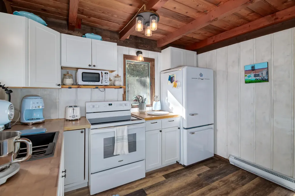 14827 N Cathead Bay Drive Leelanau Township MI 49670