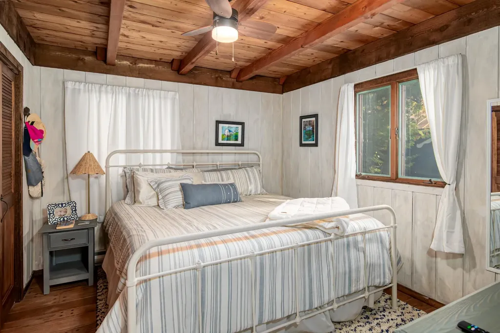 14827 N Cathead Bay Drive Leelanau Township MI 49670