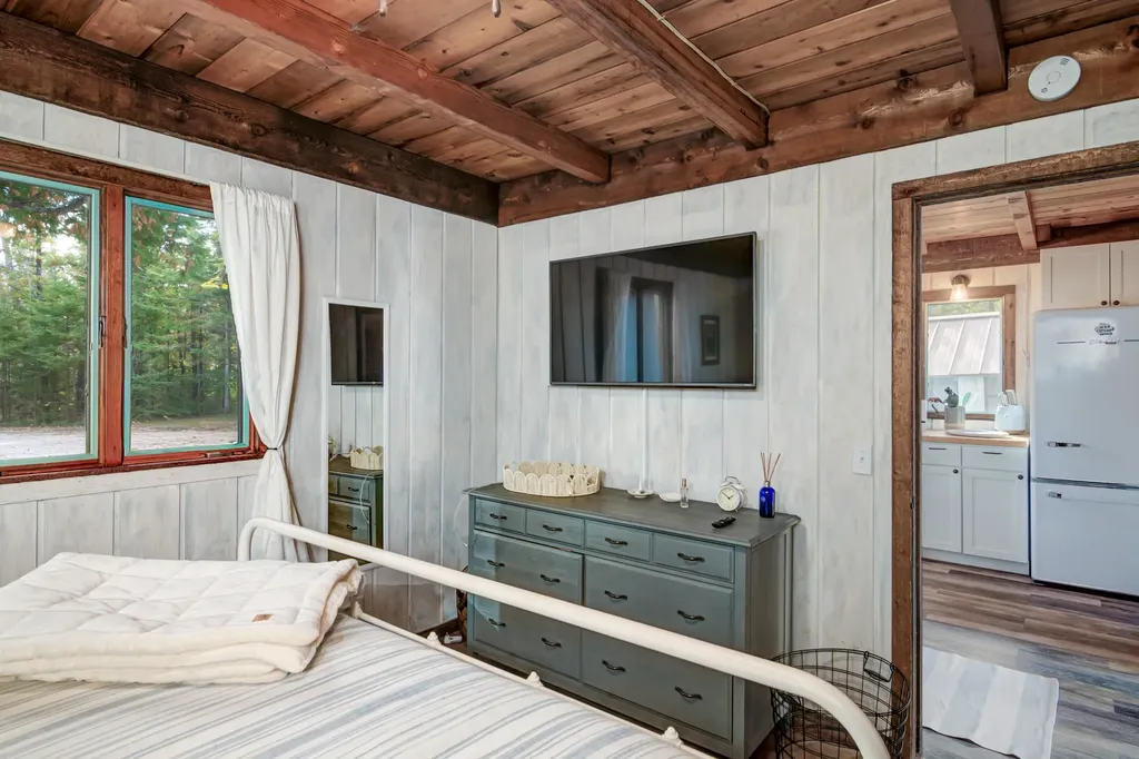 14827 N Cathead Bay Drive Leelanau Township MI 49670