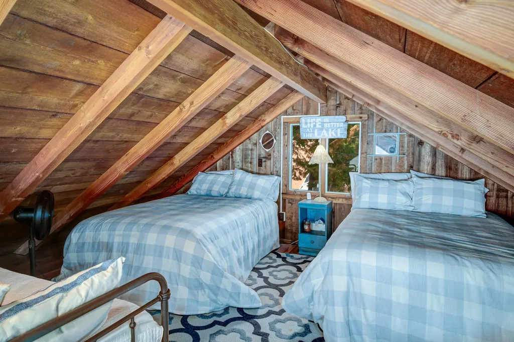 14827 N Cathead Bay Drive Leelanau Township MI 49670